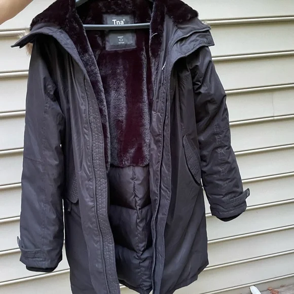 Aritzia TNA Summit Parka Size L. In perfect condition with tags.